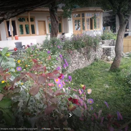 Mountain Refuge Guest House Karimabad  Екстериор снимка